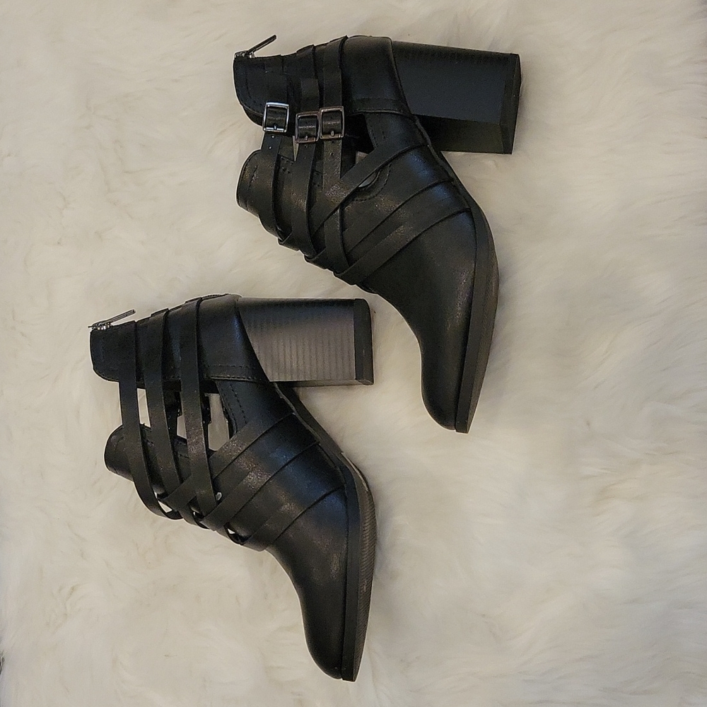 Women's Black boots
